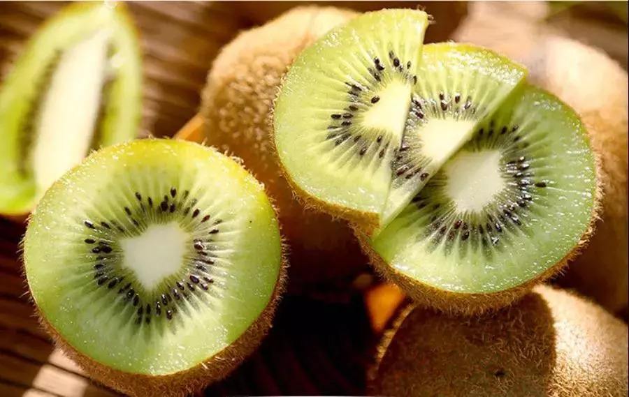 你可能没吃到过好吃的猕猴桃,再也没吃过整个的猕猴桃