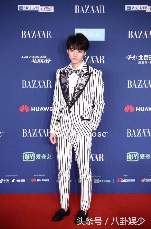 芭莎慈善夜王俊凯,芭莎慈善夜王俊凯易烊千玺蔡徐坤