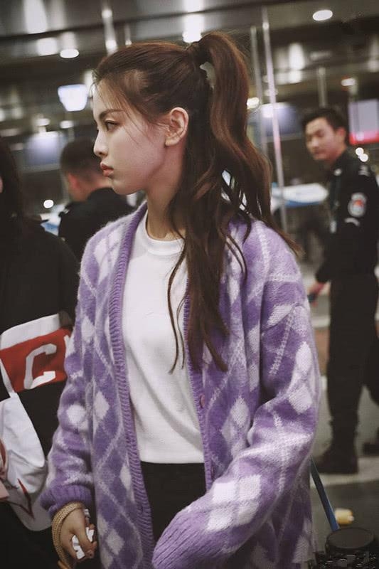 杨超越巴黎秀,杨超越近期风格变化大