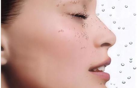 秋冬脸干燥起皮用什么护肤品,秋冬皮肤干燥用什么护肤油