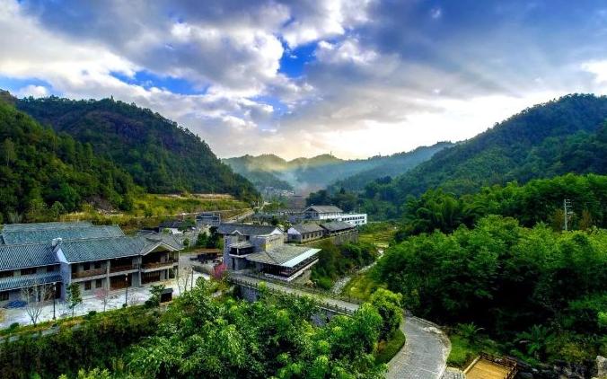 看火山泡温泉：北回归线上四季如春的腾冲特有的温暖