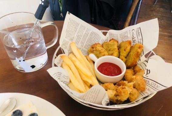 猫咪主题餐厅,大型撸猫现场曼谷猫咪咖啡馆推荐