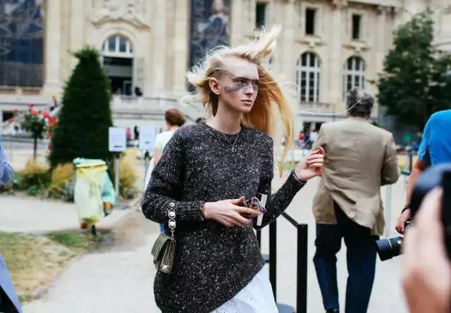 秋天怎么穿时髦又有气质,今年秋天最流行的搭配