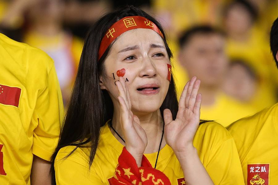 这不是打脸吗？男足0比0战平印度之时，王霜却在法甲献助攻