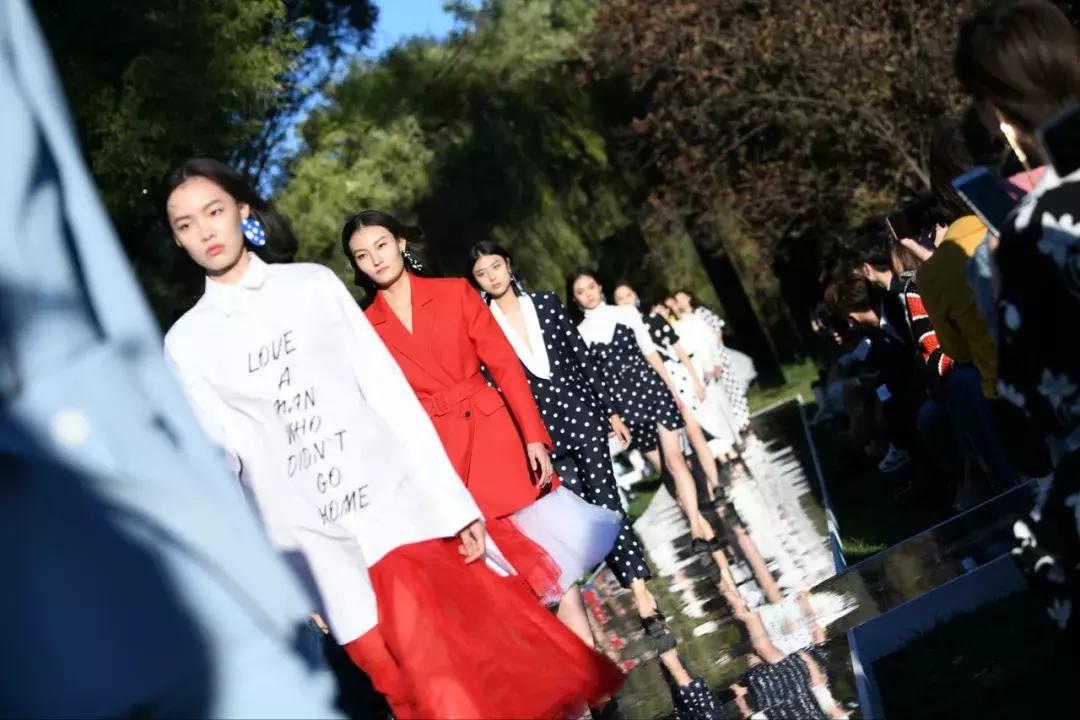 当了导演的叶谦，果然让19SS美得大不一样了！