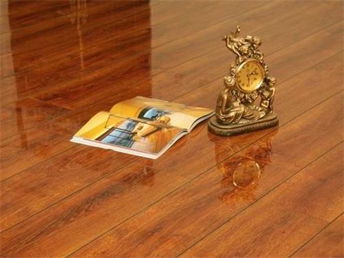 如何给地板打蜡地板不发黄,地板深度清洁打蜡