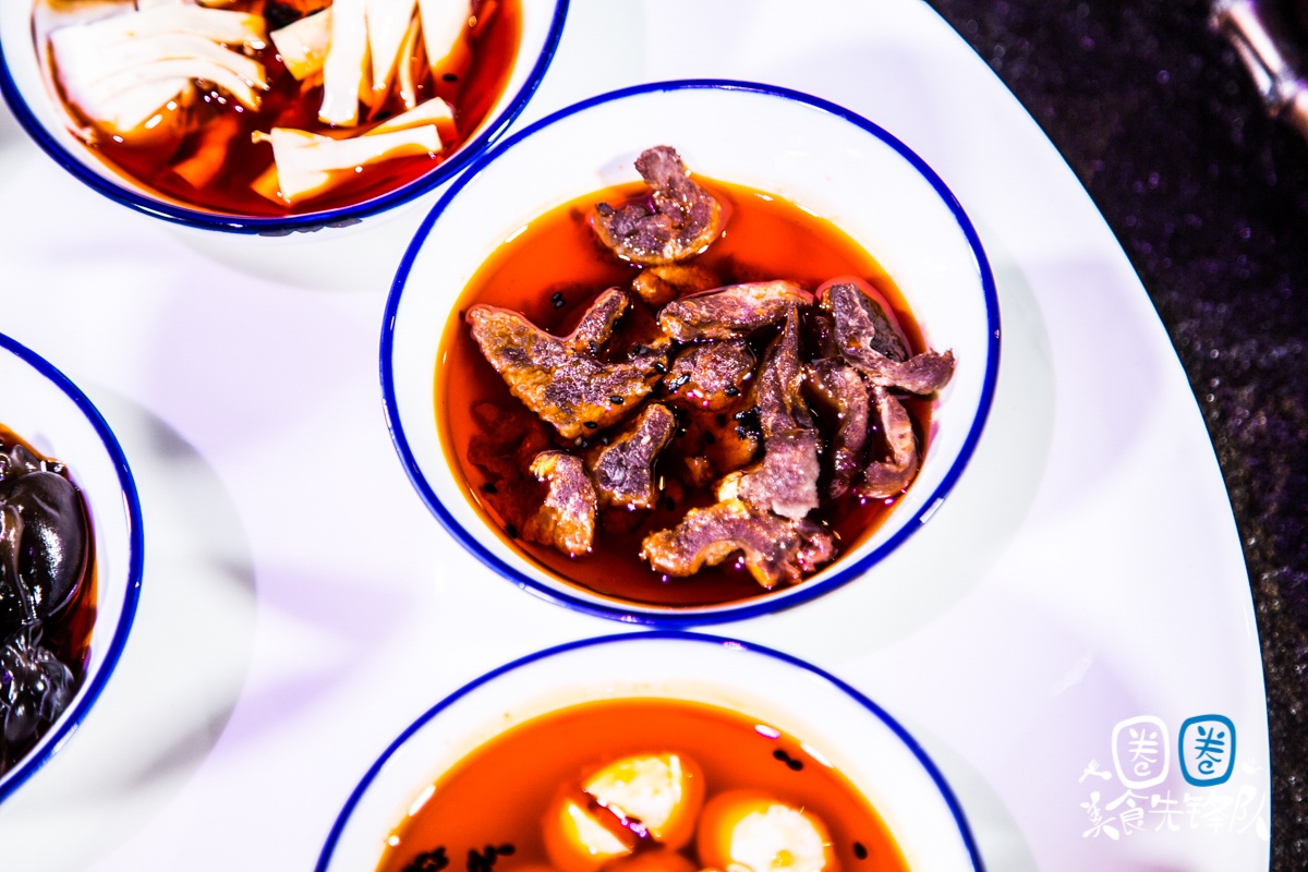 成都凌晨2点还在排队的贰麻酒馆，终于带着大熊猫来南昌了！