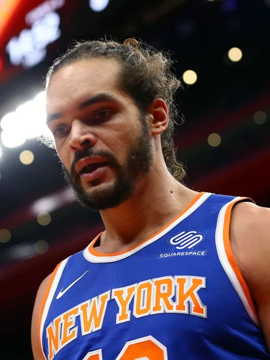 爷爷打足球,爷爷打篮球乒乓球羽毛球