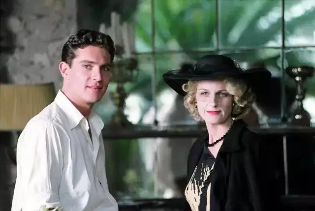 性感女神也被碾压，只因对手是她？！