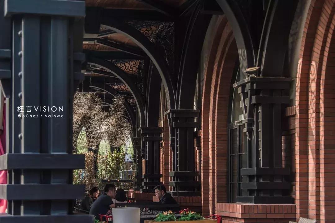 八十载体育圣地，新世纪民园广场