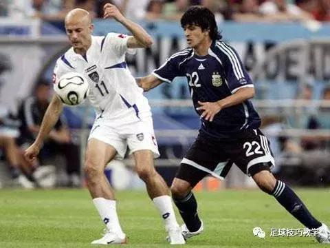 足球带球过人实用教学,足球带球过人射门技巧