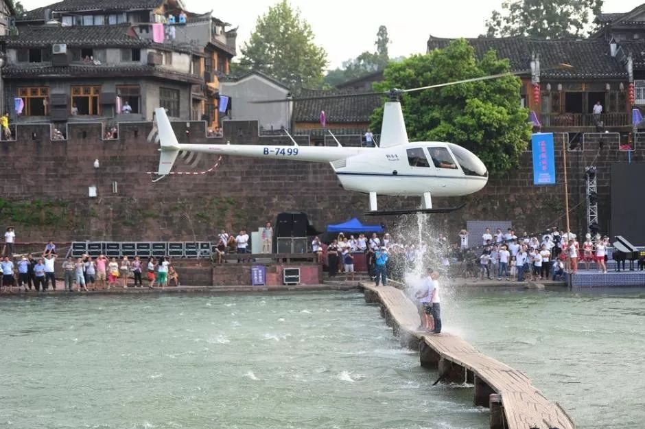 湖南凤凰古城红色旅游,红辣椒旅游