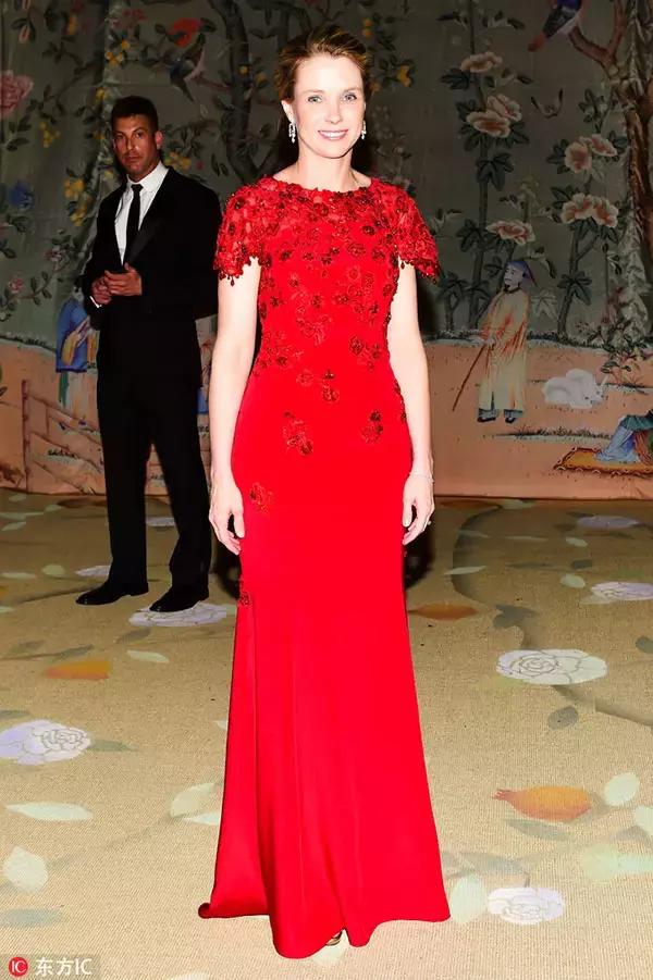 这样穿保准让你天天时髦不重样,女人30学会这么穿时髦感翻倍