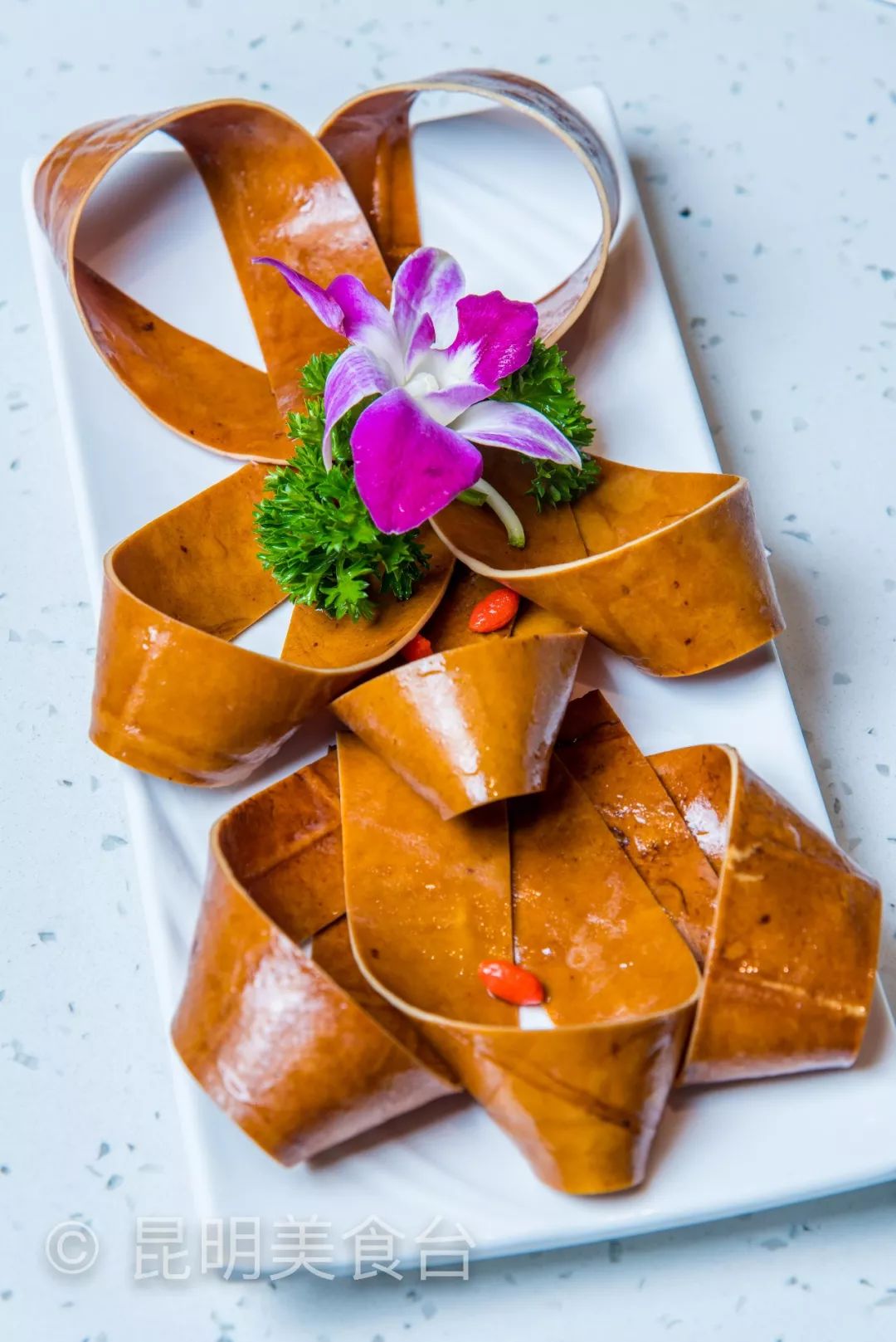 昆明排队4000桌的餐厅,昆明排队餐厅