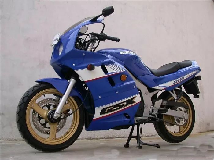 如果你认识这些东西说明你老了,这些车看起来很新但很旧