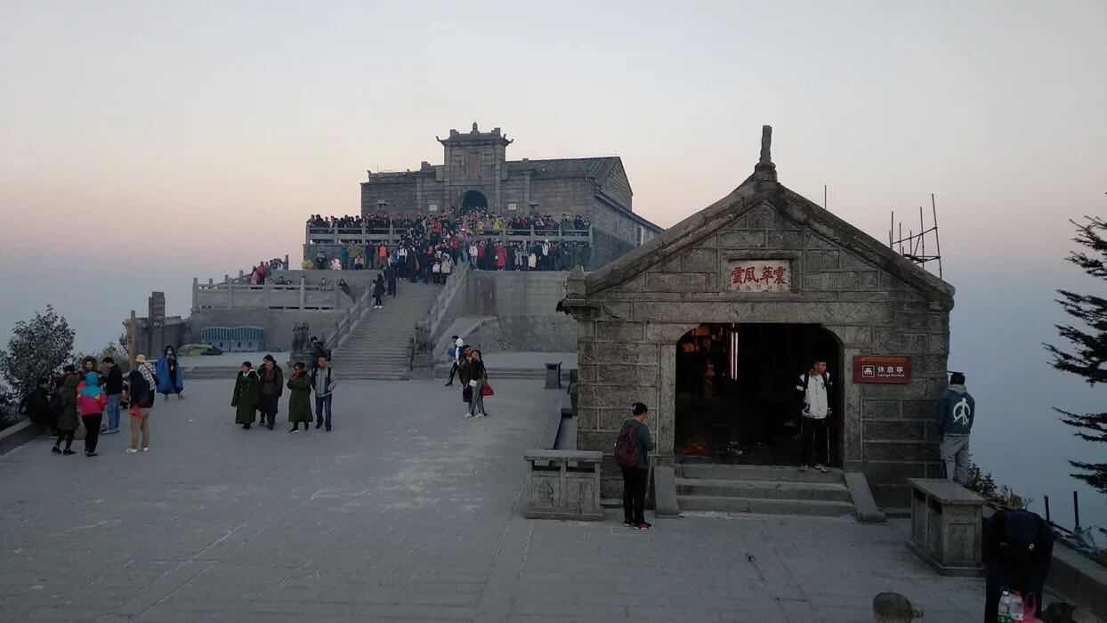 婀栧寳浜斿渤琛″北鍜屾箹鍗楃殑浜斿渤琛″北,浜斿渤琛″北鐨勮　灞卞湪鍝噷