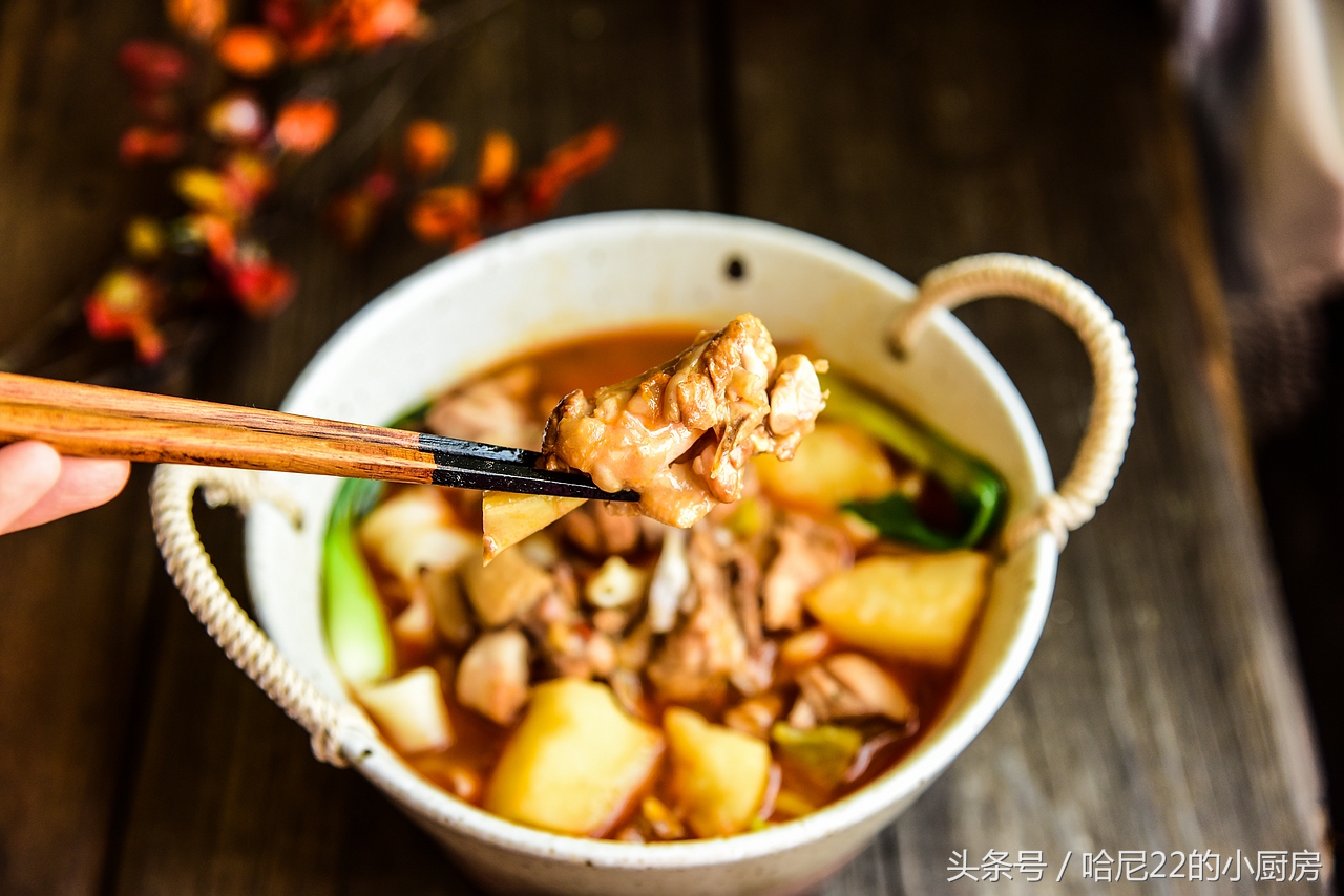 土鸡炖汤什么时候放盐要不要焯水,土鸡炖汤焯水的黄油要不要去掉