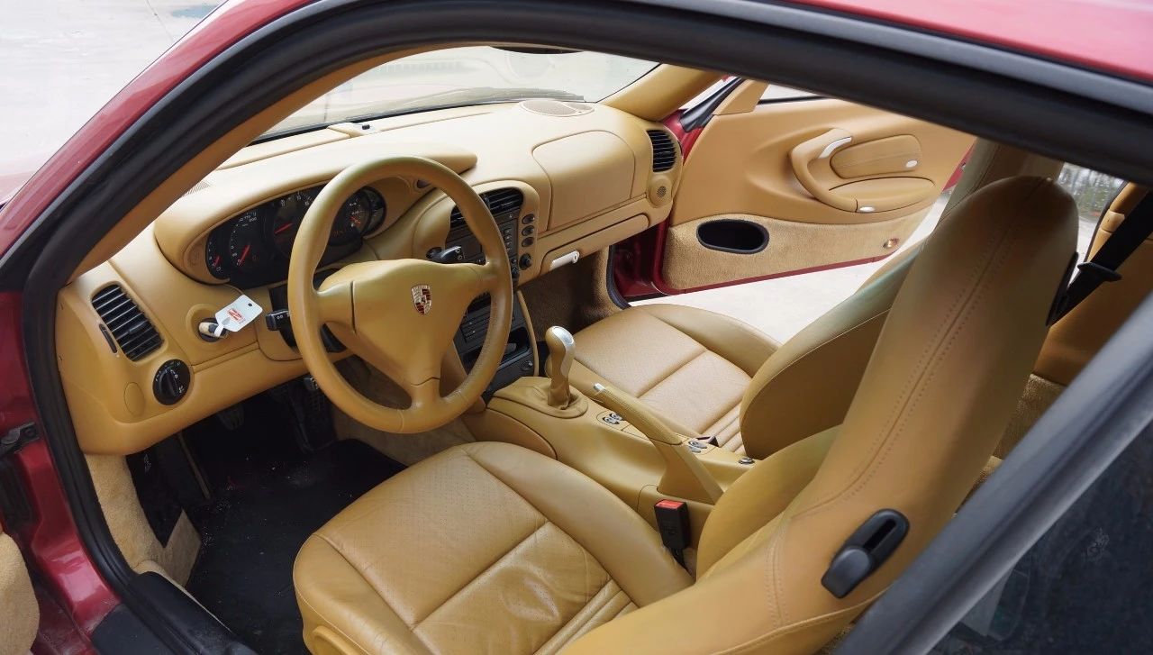 手动挡停车场保时捷911,试驾保时捷911入门版