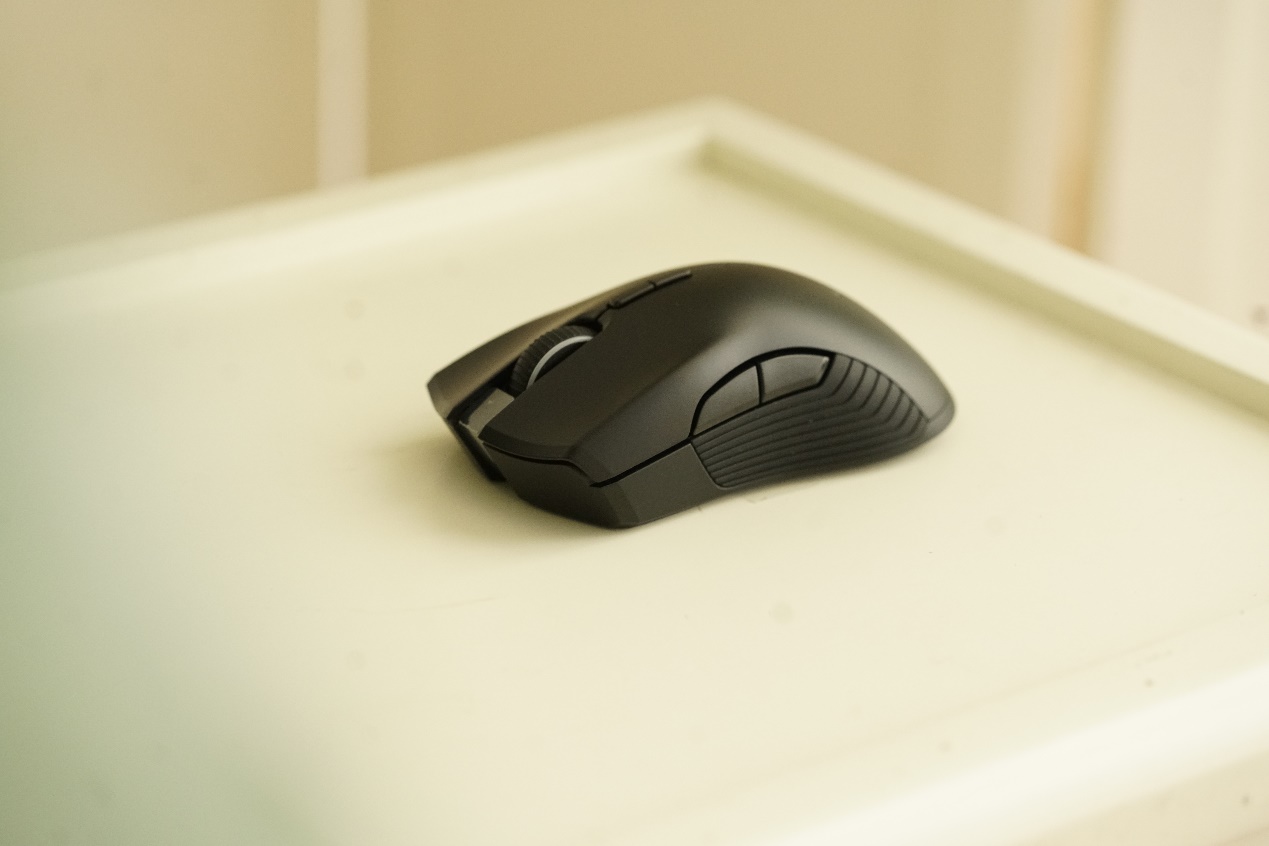 雷蛇曼巴眼镜蛇无线版鼠标开关键,雷蛇曼巴眼镜蛇无线版灯光