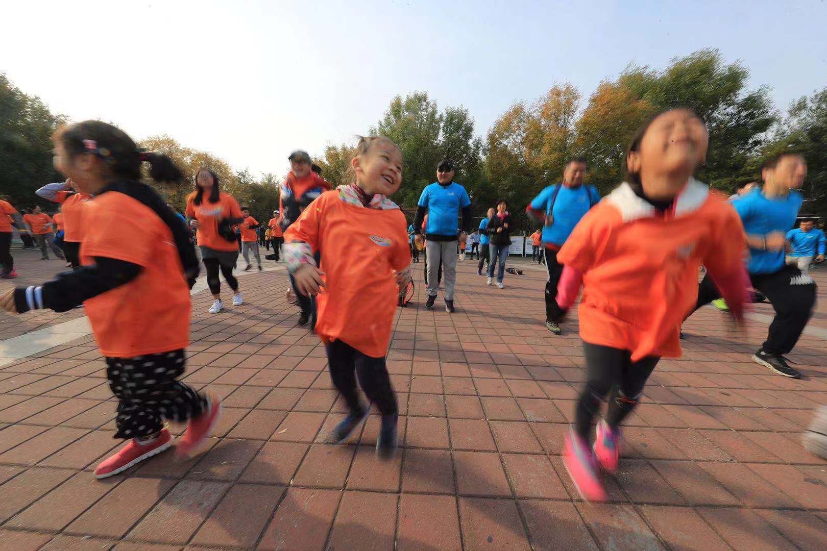 “北京朝阳”举行微博文化节百个家庭欢乐开跑尝鲜冬奥冰雪项目