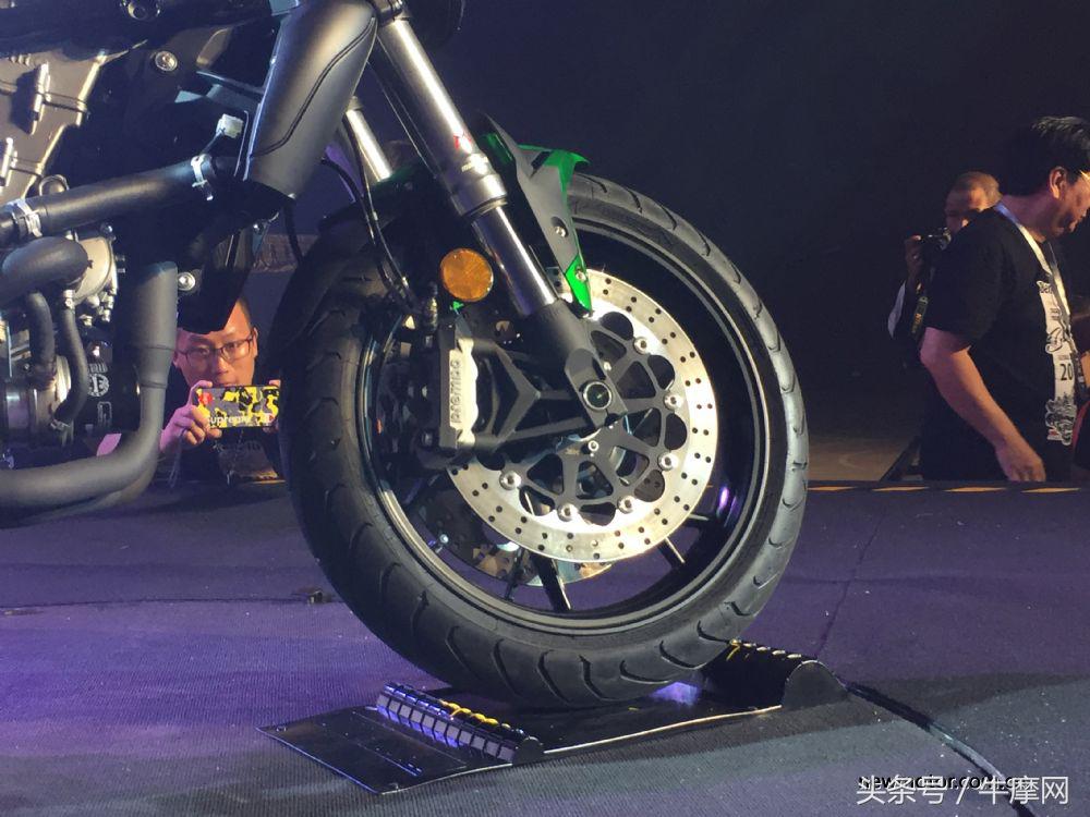 贝纳利752s骑行坐姿和502c骑行坐姿,贝纳利502c和752s一样的链条吗