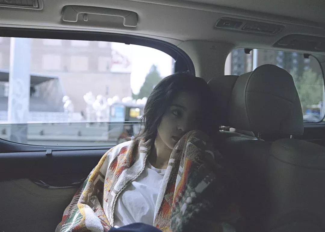 明星一般秋天都怎么穿搭又时尚,明星穿搭技巧冬季