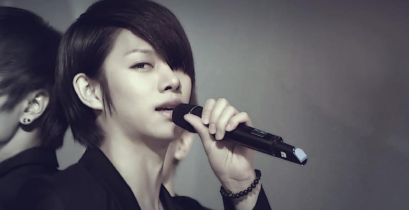 不务正业又热爱副业,郑俊英不务正业