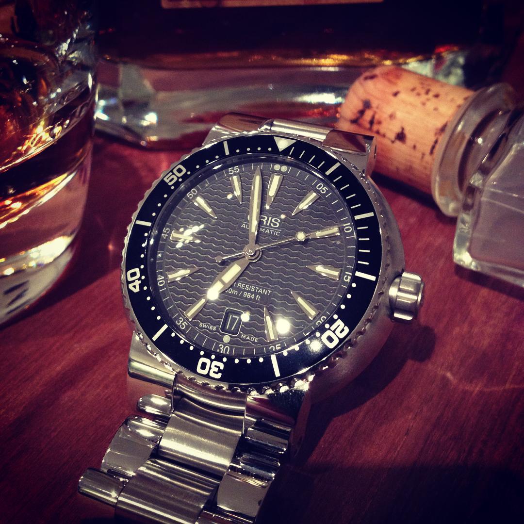 康卡斯和豪利时潜水表哪个好,绿水鬼掰手腕