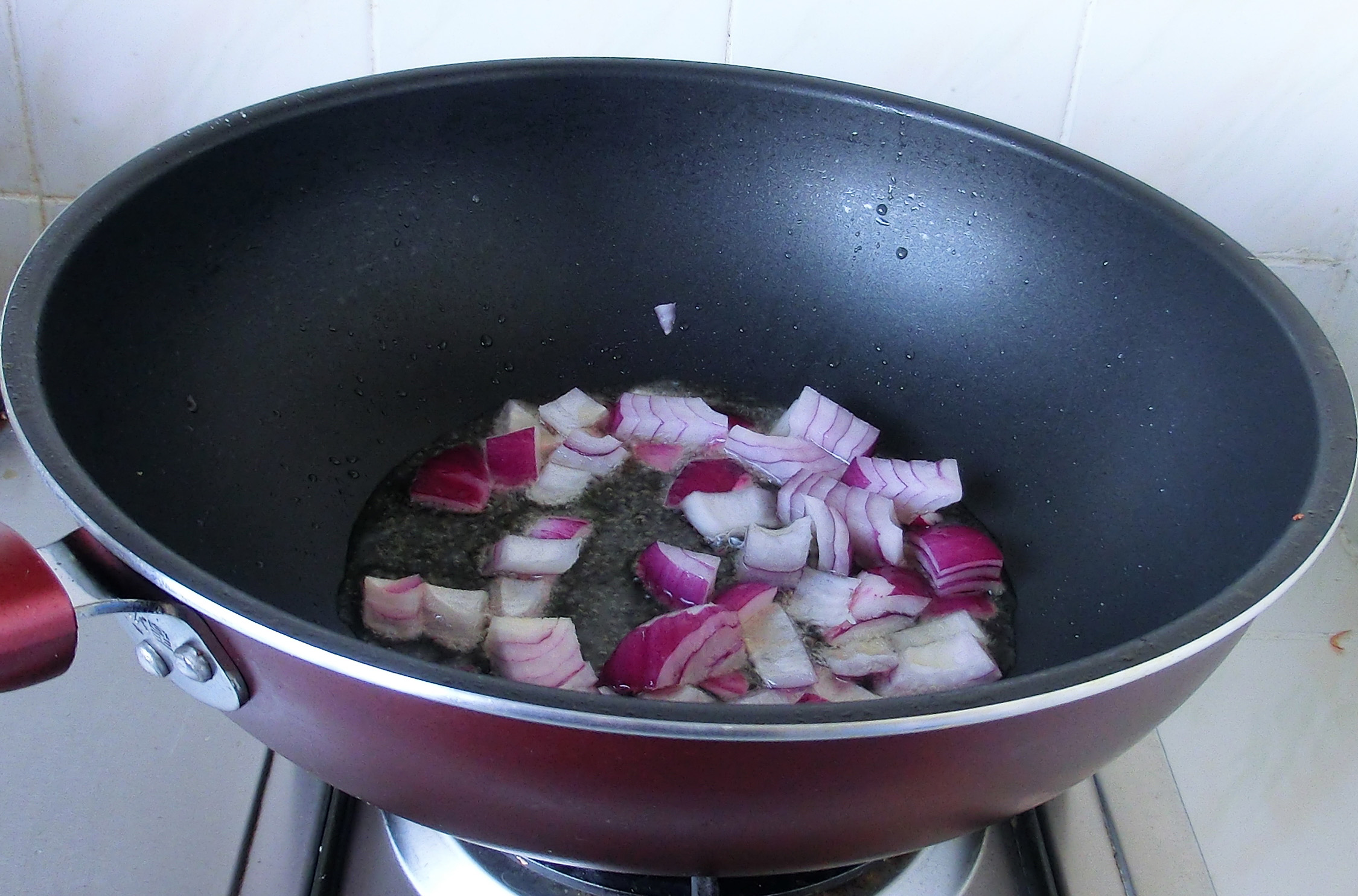 咖喱粉与咖喱块有什么区别 (咖喱块跟咖喱粉有什么区别)