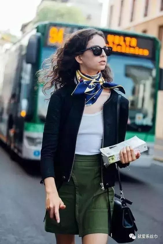 丝巾是每个女士会说话的点缀,什么丝巾好看又有气质