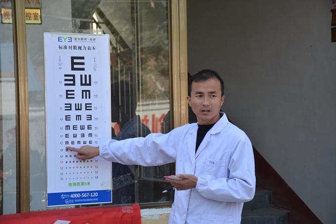 义工进社区服务暖心,义工下乡送温暖图片