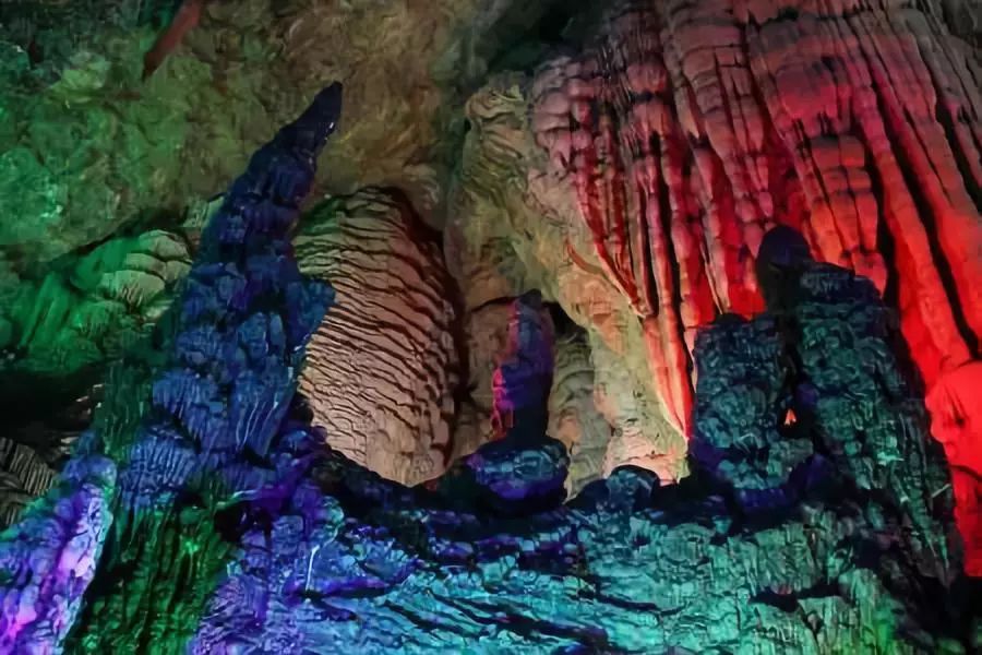 走起，去重庆万州西游洞看现实版的“定海神针”