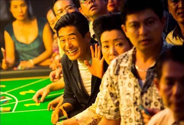 无双电影小马哥,小马哥周润发电影英雄本色动图