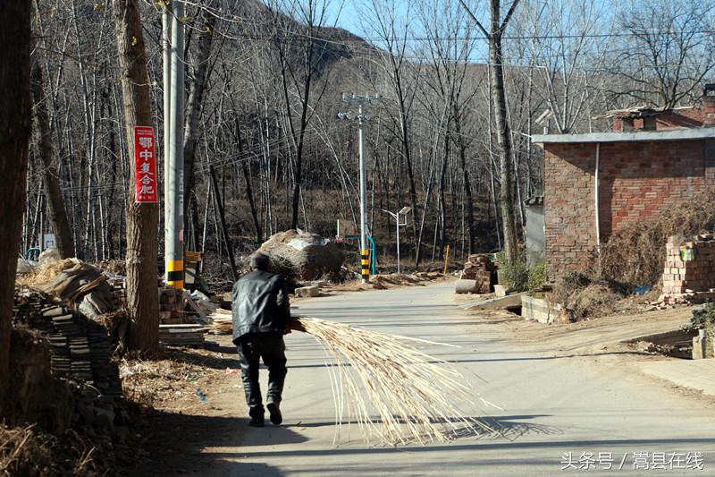 嵩县最后的席匠72岁蹬磙子编卖苇席