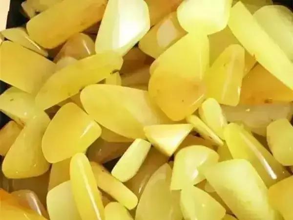 蜜蜡造假工厂：中国订单太多，锅炉都爆炸了！