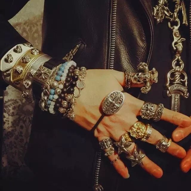 邓紫棋同款蛇形戒指,戒指不能戴太满