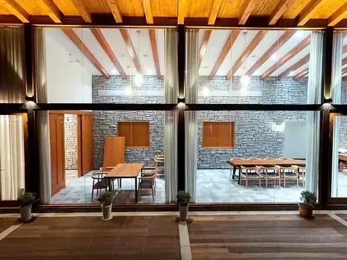 大叔为钓鱼买下一座岛,40岁大叔100块改造房间