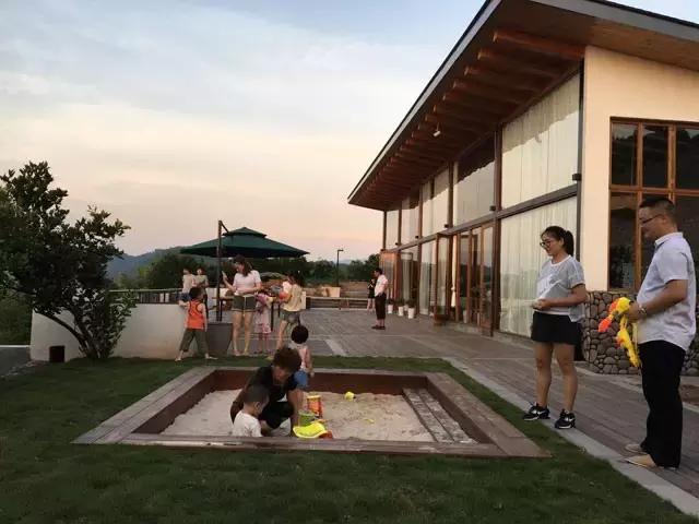 大叔为钓鱼买下一座岛,40岁大叔100块改造房间