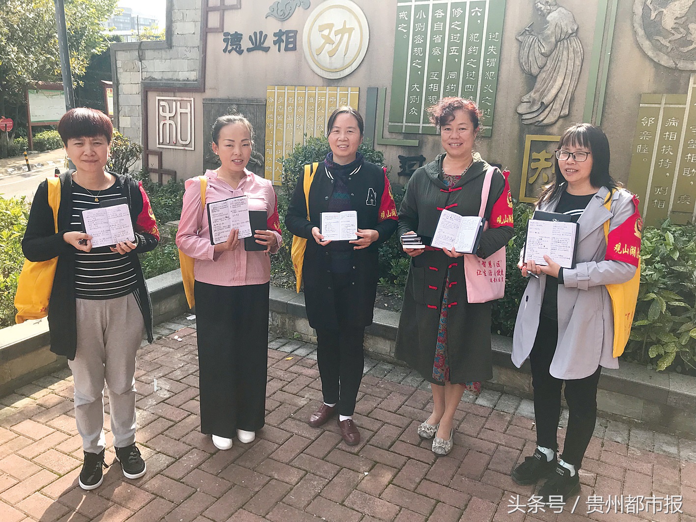 帮居民排忧解难6年，他们写下50多本《民情日记》