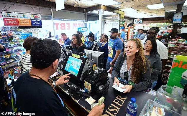 美国开出148亿元全球最高彩票头奖,美国最大彩票中奖者119亿