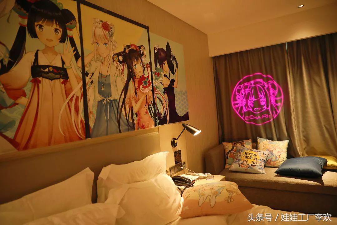 跟踪两位美少女进入酒店……发现了了不得的新天地！