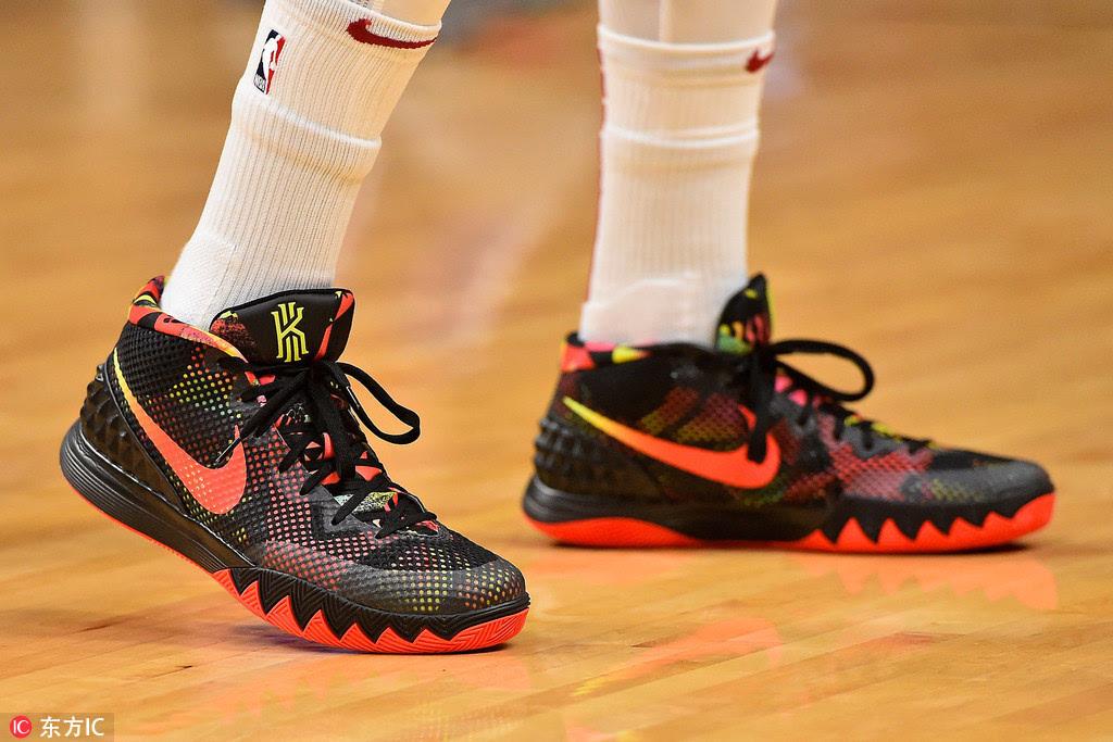 25日NBA球鞋上脚一览：库里51分之夜战靴竟是它