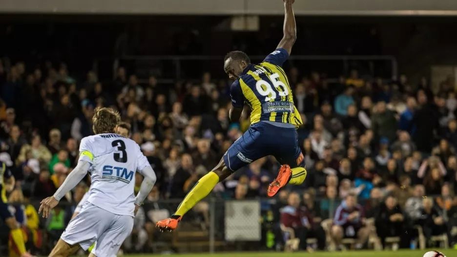 星周刊|为梦想鼓掌!踢足球的飞人博尔特