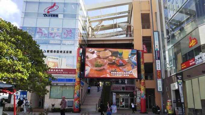 原来冲绳的二手中古店这么好逛，几百块巴宝莉，LV旅行包才4千！