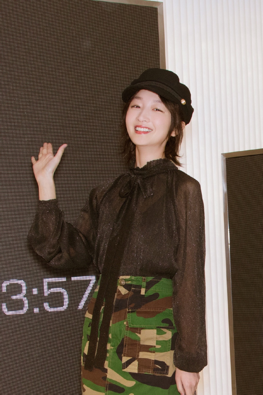 26岁周冬雨自信正视平胸,“我的胸是和我的身材匹配的!”