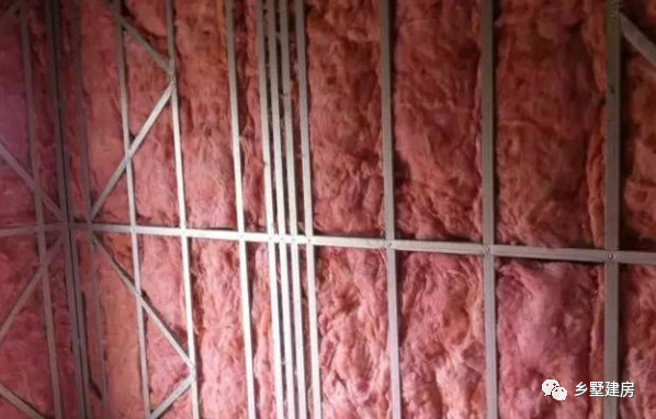 轻钢别墅是怎么建起来的,农村小伙花300万建1000平别墅