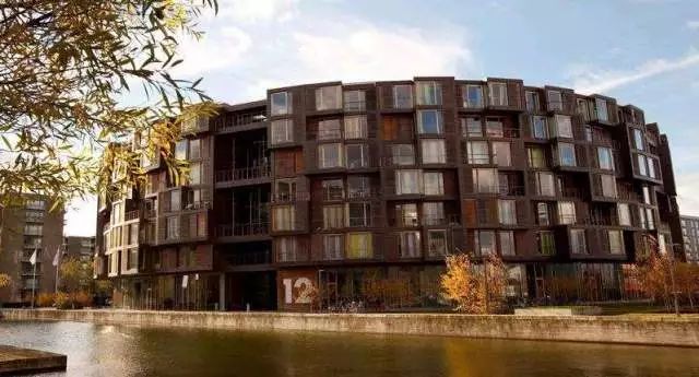 玻尔年轻时,玻尔年轻时的样子