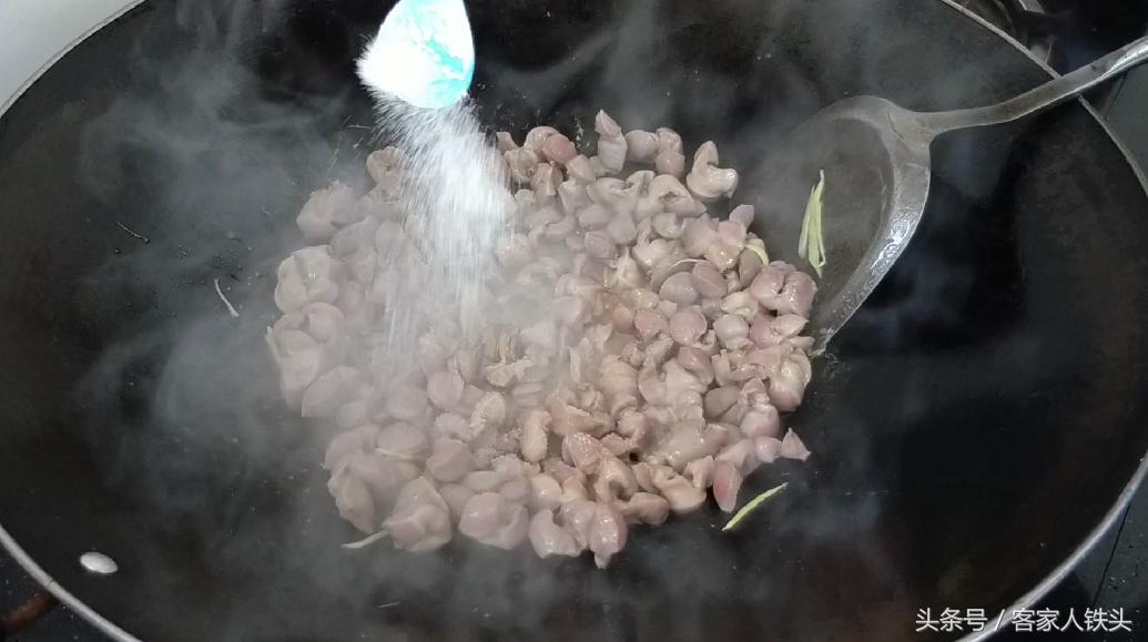 小炒菜好吃有诀窍，学会这一个炒法，出锅香过外面饭店的，真香！