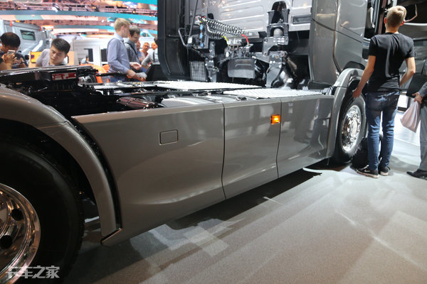 搭载v6发动机275匹马力的越野车,750匹马力的斯堪尼亚