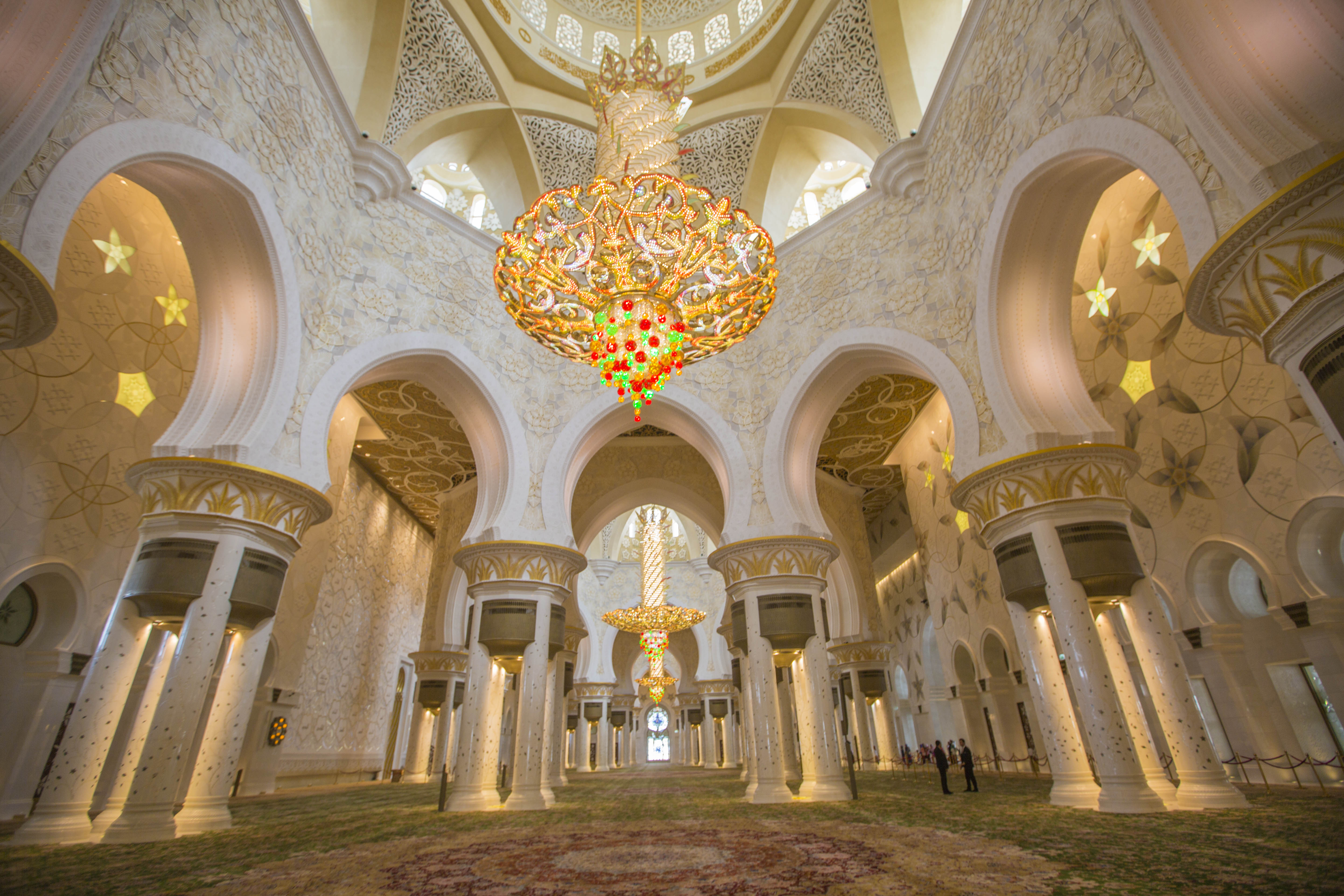阿布扎比清真寺和阿里清真寺,阿联酋最奢华的清真寺
